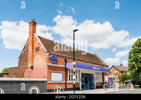 Manor Park Rail Station ha aperto nel 1872, 'manor Park and Little Ilford' Manor Park, Station Road, Newham, Londra, Regno Unito Foto Stock