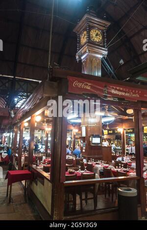 MONTEVIDEO, URUGUAY - FEB 19: Barbecue in ristorante a Mercado del Puerto a Montevideo, Uruguay Foto Stock