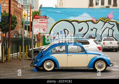 Old Volkswagon Beetle, centro di Los Angeles, California, Stati Uniti d'America Foto Stock