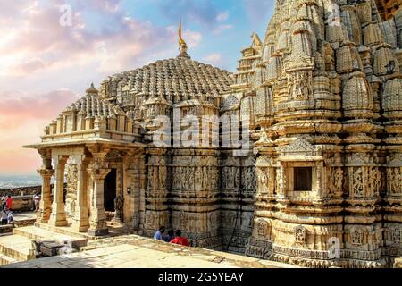 Forte di Chittorgarh 'Tempio di Samadishwara' dedicato a Shiva, il cui santuario ospita un'immagine dei trimurti. Foto Stock