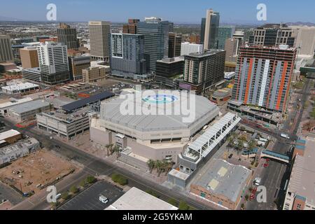 Una vista aerea della Phoenix Suns Arena, martedì 2 marzo 2021, a Phoenix. Foto Stock