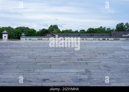 Quando il campo di concentramento di Dachau fu ampliato, le SS ebbero un complesso di 34 caserme costruito nel 1937/38. Il complesso è stato demolito nel 1964/65. Due buil Foto Stock