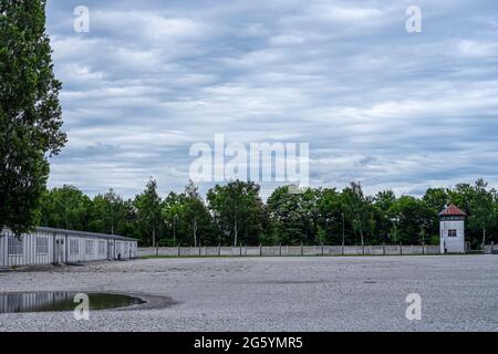 Quando il campo di concentramento di Dachau fu ampliato, le SS avevano un complesso di 34 caserme costruite nel 1937/38. Il complesso è stato demolito nel 1964/65. Foto Stock