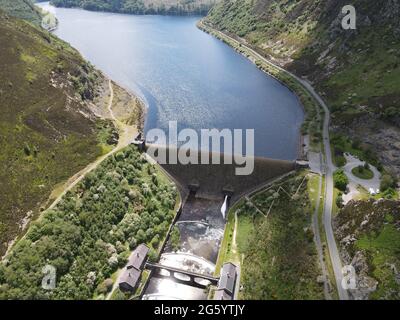 Caban Coch Dam Galles alto drone colpo Foto Stock