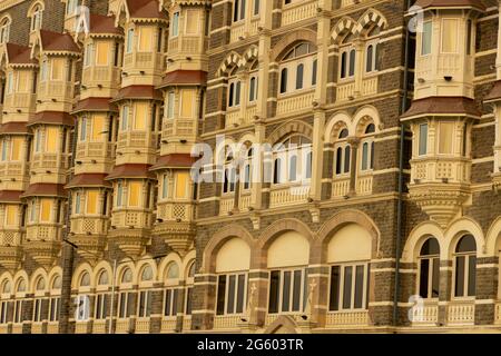 Una vista ravvicinata degli esterni del Taj Mahal Palace Hotel a mumbai India il 4 aprile 2021 Foto Stock