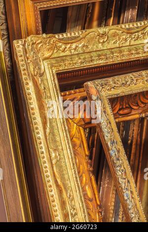 Assortimento di cornici ornamentali in legno antico Foto Stock