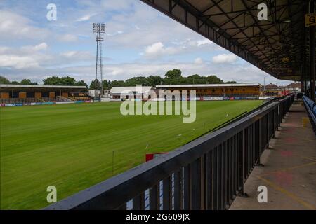 Stadio di calcio inglese tradizionale della bassa lega Foto Stock