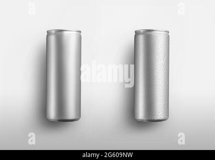 Set di barattoli in alluminio argentato con birra, con condensa d'acqua, isolati sullo sfondo. Dima per flacone in carbonato con gocce e bevande, per il presente Foto Stock