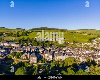 Francia, Cantal, Allanche, parco naturale regionale vulcani d'Auvergne (Parc naturel régional des Volcans d'Auvergne) (vista aerea) Foto Stock