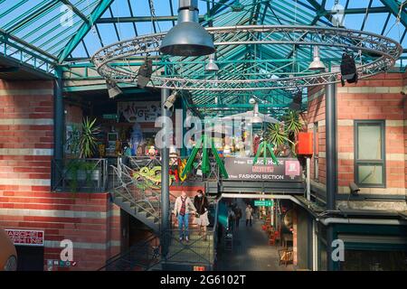 Francia, Seine Saint Denis, Saint Ouen, mercato delle pulci, mercato della Dauphine, La sezione Moda Foto Stock