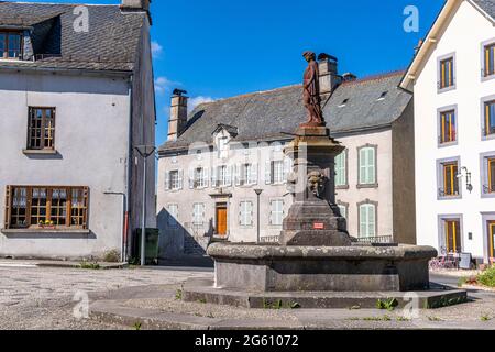 Francia, Cantal, villaggio di Marcenat, Cezallier, parco naturale regionale vulcani d'Auvergne (Parc naturel régional des Volcans d'Auvergne) Foto Stock