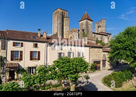 Francia, Gers, La Romieu, denominata Les Plus Beaux Villages de France (i più bei villaggi di Francia), fermata lungo la strada per Saint Jacques de Compostelle, classificato come patrimonio mondiale dall' UNESCO Foto Stock