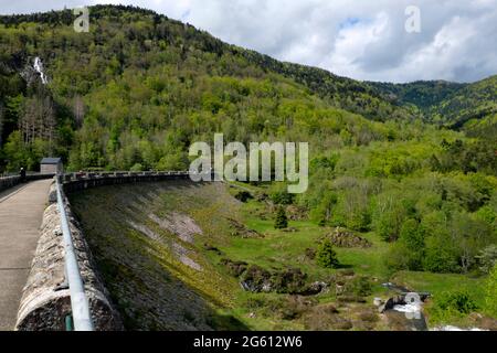 Francia, Alto Reno, Sewen, lago di Alfeld, diga, Cascata di Wasserfall Foto Stock