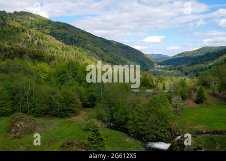 Francia, Alto Reno, Sewen, lago di Sewen, villaggio, Dal lago di Alfeld Foto Stock