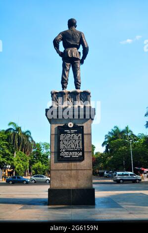 Monumento commemorativo della statua di Andres Bonifacio y de Castro nel Parco Rizal per i filippini e i viaggiatori stranieri in viaggio visita a Intramuros a Maynila ci Foto Stock