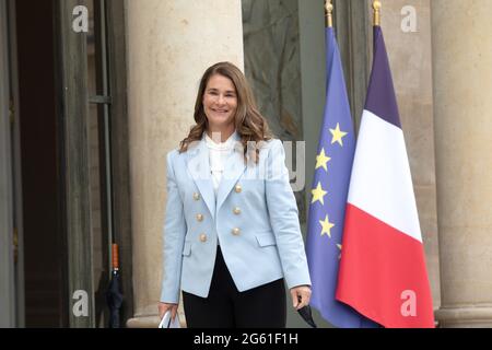 Parigi, Francia il 1° luglio 2021, Melinda Gates, co-presidente della fondazione Bill e Melinda Gates, e il presidente francese Emmanuel Macron. François Loock/Alamy Credit: Loock François/Alamy Live News Foto Stock