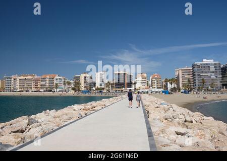 Molo a Fuengirola, provincia di Malaga, Andalusia, Spagna. Foto Stock