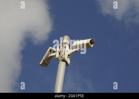 Kastrup  Copenhagen Denmark  14.April 2017 telecamera CCTV in cima ad Alleen e Kastruplundgade angolo a Kastrup. (Foto. Francis Dean/Deanpictures.) Foto Stock