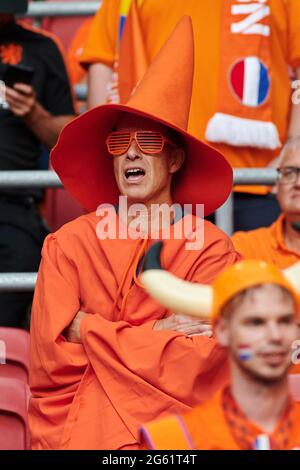 AMSTERDAM, PAESI BASSI - 13 GIUGNO 2021: Fan dei Paesi Bassi. EURO 2020. La partita di calcio Olanda vs Ucraina Foto Stock