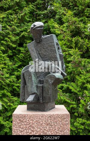 Cubista Aleksis Kivi scultura dello scultore Wäinö Aaltonen a Mänttä-Vilppula, Finlandia Foto Stock