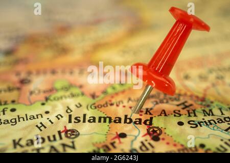 Location Islamabad in Pakistan, mappa di viaggio con punto di spinta closeup marcatore, Asia concetto di viaggio Foto Stock