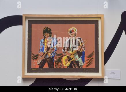 Londra, Regno Unito. 01 luglio 2021. Un dipinto del chitarrista Rolling Stones Ronnie Wood di se stesso e Keith Richards visto il giorno di apertura dell'altra Fiera dell'Arte. Presentato da Saatchi Art, la fiera dell'arte presenta oltre 100 artisti emergenti e si svolge il 1-4 luglio a West Handyside Canopy in King's Cross. Credit: SOPA Images Limited/Alamy Live News Foto Stock