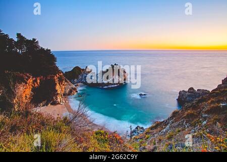 McWay Falls, California, Stati Uniti Foto Stock