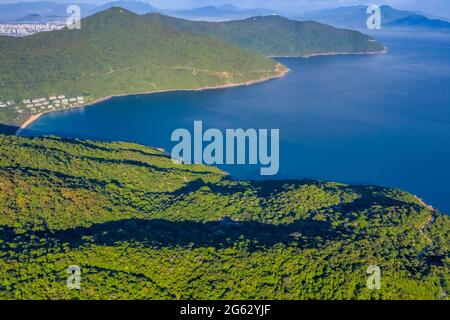 Veduta aerea della penisola di Son tra, da Nang Vietnam. Vista dal naso di Nghe alla baia di da Nang Foto Stock