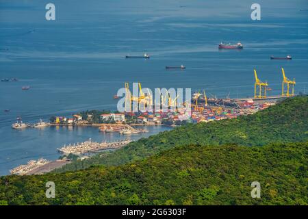 Porto container Tien SA, città di da Nang, Vietnam Foto Stock