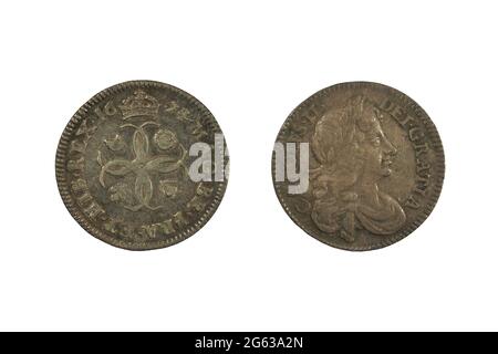 Entrambi i lati di am inglese re Carlo II quattordicente moneta di 1674 Foto Stock