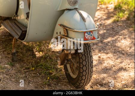 terni ,italia LUGLIO 02 2021 :vespa 50 speciale vintage piaggio Foto Stock