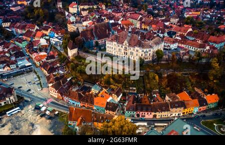 Famosa cittadella di Sighisoara nel paesaggio della città europea Foto Stock