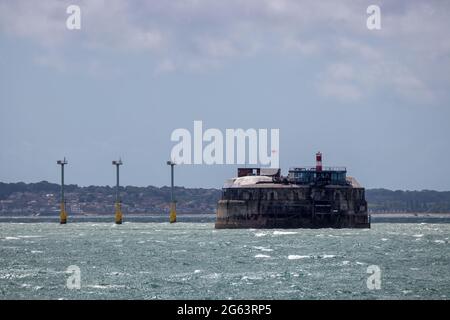 Fortezza di Spitbank nel solent al largo di Southsea UK Foto Stock