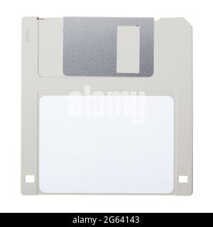 Floppy disk grigio con etichetta vuota isolata su sfondo bianco, percorso di ritaglio Foto Stock