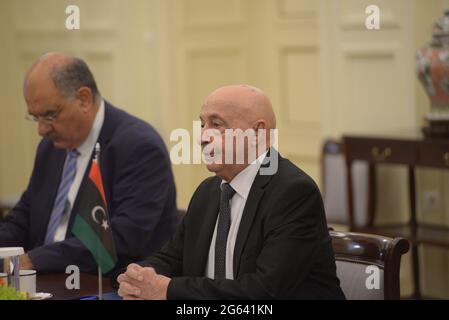 Atene, Grecia. 02 luglio 2021. Aguila Saleh Issa Presidente della Camera dei rappresentanti libica durante l'incontro con il Ministro degli Affari Esteri greco Nikos Dendias. (Foto di Dimitrios Karvountzis/Pacific Press) Credit: Pacific Press Media Production Corp./Alamy Live News Foto Stock