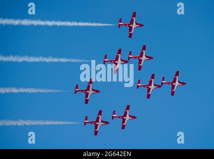 Squadra di volo acrobatico di Snowbirds che vola a Moose Jaw Saskatchewan Foto Stock