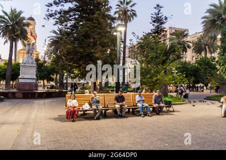 SANTIAGO, CILE - 27 MARZO 2015: Persone in Plaza de Armas a Santiago, Cile Foto Stock