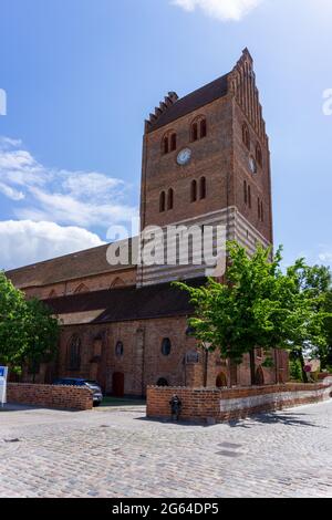 Koge, Danimarca - 12 giugno 2021 - la chiesa di San Nicola nel centro storico di Koge Foto Stock