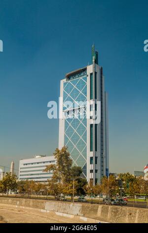 SANTIAGO, CILE - 28 MARZO 2015: Torre telefonica (Torre telefonica) edificio a Santiago del Cile. Foto Stock