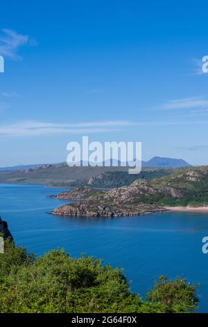 1 luglio 2021. A832 Road, Highlands and Island, Scozia, Regno Unito. Si tratta di una vista dalla strada sulla Route NC500 in Scozia. Foto Stock