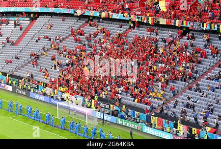 Monaco, Germania. 02 luglio 2021. Tifosi e tifosi belgi hanno ritratto durante una partita di calcio durante la finale del quarto Campionato europeo Euro 2020 tra la nazionale belga di calcio Red Devils e l'Italia, chiamato Azzurri, venerdì 2 luglio 2021 nella Allianz Arena di Munchen, Germania . PHOTO SPORTPIX | SPP | DAVID CATRY Credit: SPP Sport Press Photo. /Alamy Live News Foto Stock