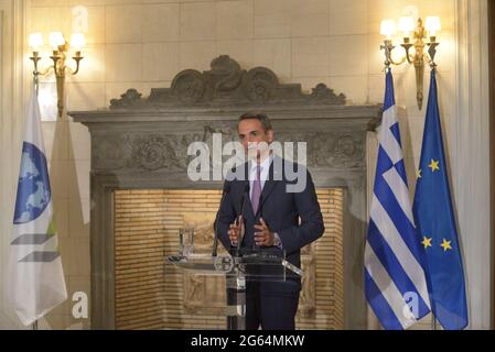 Atene, Grecia. 02 luglio 2021. Il primo ministro greco Kyriakos Mitsotakis, durante le dichiarazioni con Mathias Cormann, Segretario Generale dell'Organizzazione per la cooperazione e lo sviluppo economico. (Foto di Dimitrios Karvountzis/Pacific Press/Sipa USA) Credit: Sipa USA/Alamy Live News Foto Stock