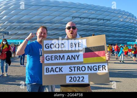 Monaco, Germania. 02 luglio 2021. Tifosi tedeschi nella partita finale Belgio - ITALIA al Campionato europeo UEFA 2020 nella Stagione 2020/2021 il 02 luglio 2021 a Monaco di Baviera, Germania. Credit: Peter Schatz/Alamy Live News Foto Stock