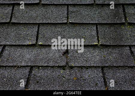 Una texture shot di vecchi shingles copertura. Foto Stock