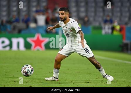 Monaco, Germania. 02 luglio 2021. Calcio: Campionato europeo, Belgio - Italia, finale, quarto finale nella EM Arena di Monaco. Lorenzo Insigne in Italia gioca la palla. Credit: Federico Gambarini/dpa/Alamy Live News Foto Stock