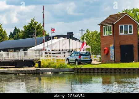 Patch Bridge che attraversa il Gloucester Sharpness Canal nella contea di Gloucestershire Foto Stock