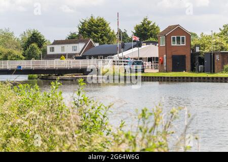 Patch Bridge che attraversa il Gloucester Sharpness Canal nella contea di Gloucestershire Foto Stock
