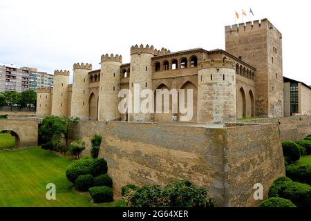 Il Palazzo Aljaferia 11 ° secolo a Saragozza Aragon Spagna Foto Stock