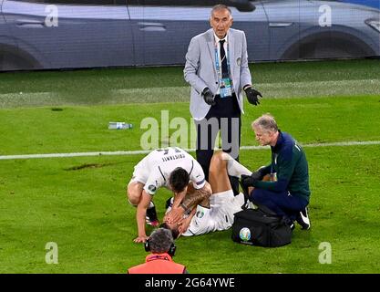 Monaco, Germania. 02 luglio 2021. Il forward italiano Lorenzo Insigne (10) ha ritratto di essere ferito durante una partita di calcio durante il quarto finale del Campionato europeo Euro 2020 tra la nazionale belga di calcio Red Devils e l'Italia, chiamato Azzurri, venerdì 2 luglio 2021 nella Allianz Arena di Munchen, Germania . PHOTO SPORTPIX | SPP | DAVID CATRY Credit: SPP Sport Press Photo. /Alamy Live News Foto Stock