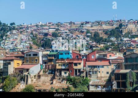 Case colorate sulle colline di Valparaiso, Cile Foto Stock